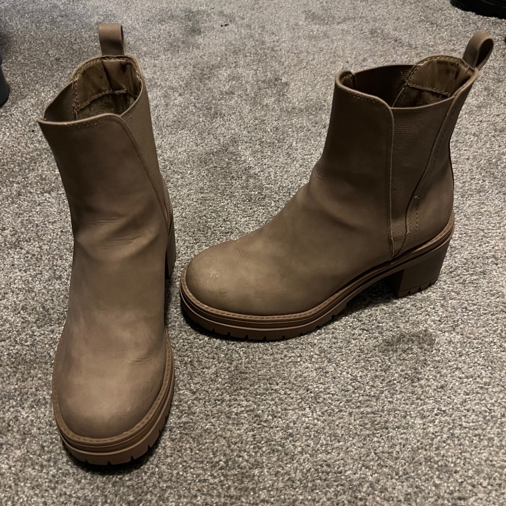 Short boots